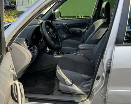 Сірий Тойота РАВ 4, об'ємом двигуна 2 л та пробігом 346 тис. км за 6000 $, фото 9 на Automoto.ua