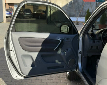 Сірий Тойота РАВ 4, об'ємом двигуна 2 л та пробігом 239 тис. км за 7300 $, фото 32 на Automoto.ua