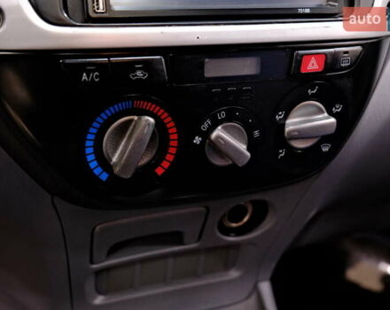 Серый Тойота РАВ 4, объемом двигателя 2 л и пробегом 275 тыс. км за 6900 $, фото 18 на Automoto.ua