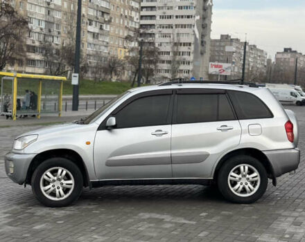 Серый Тойота РАВ 4, объемом двигателя 2 л и пробегом 242 тыс. км за 5499 $, фото 1 на Automoto.ua