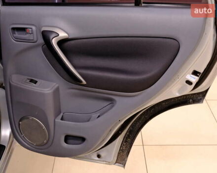 Серый Тойота РАВ 4, объемом двигателя 2 л и пробегом 275 тыс. км за 6900 $, фото 31 на Automoto.ua