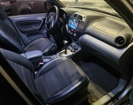 Серый Тойота РАВ 4, объемом двигателя 2 л и пробегом 338 тыс. км за 5700 $, фото 7 на Automoto.ua