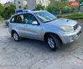Серый Тойота РАВ 4, объемом двигателя 2 л и пробегом 397 тыс. км за 6800 $, фото 1 на Automoto.ua