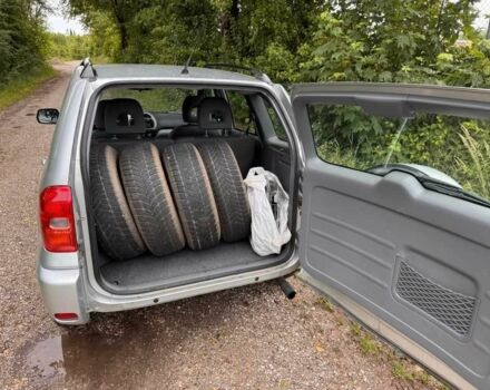 Серый Тойота РАВ 4, объемом двигателя 2 л и пробегом 147 тыс. км за 1700 $, фото 7 на Automoto.ua