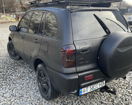 Серый Тойота РАВ 4, объемом двигателя 2 л и пробегом 400 тыс. км за 5100 $, фото 4 на Automoto.ua