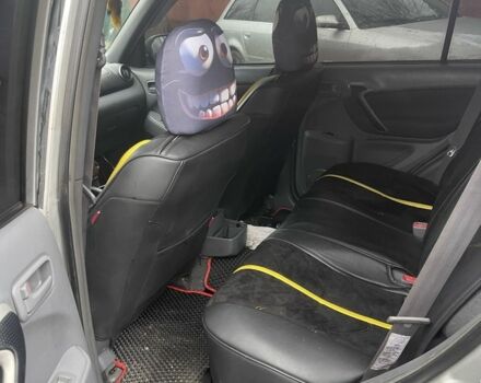 Сірий Тойота РАВ 4, об'ємом двигуна 2 л та пробігом 270 тис. км за 3850 $, фото 4 на Automoto.ua