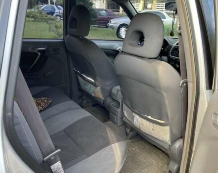 Сірий Тойота РАВ 4, об'ємом двигуна 2 л та пробігом 400 тис. км за 6400 $, фото 4 на Automoto.ua