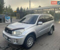 Серый Тойота РАВ 4, объемом двигателя 2 л и пробегом 323 тыс. км за 6200 $, фото 1 на Automoto.ua
