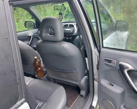 Сірий Тойота РАВ 4, об'ємом двигуна 2 л та пробігом 300 тис. км за 5000 $, фото 1 на Automoto.ua