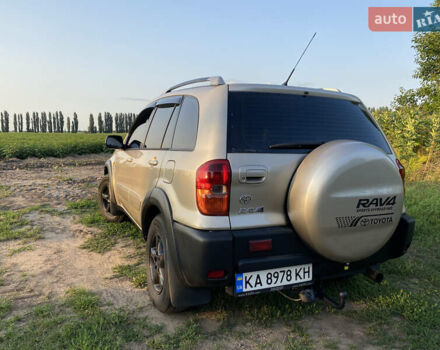 Серый Тойота РАВ 4, объемом двигателя 2 л и пробегом 345 тыс. км за 7800 $, фото 2 на Automoto.ua