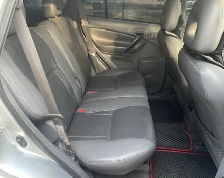 Сірий Тойота РАВ 4, об'ємом двигуна 2 л та пробігом 210 тис. км за 5850 $, фото 9 на Automoto.ua