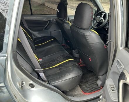 Серый Тойота РАВ 4, объемом двигателя 2 л и пробегом 288 тыс. км за 3400 $, фото 9 на Automoto.ua