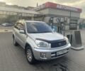 Серый Тойота РАВ 4, объемом двигателя 2 л и пробегом 210 тыс. км за 6400 $, фото 1 на Automoto.ua