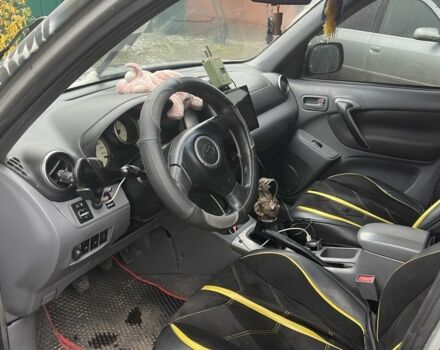 Сірий Тойота РАВ 4, об'ємом двигуна 2 л та пробігом 270 тис. км за 3850 $, фото 3 на Automoto.ua