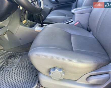 Серый Тойота РАВ 4, объемом двигателя 2 л и пробегом 266 тыс. км за 4999 $, фото 9 на Automoto.ua