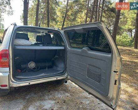 Серый Тойота РАВ 4, объемом двигателя 2 л и пробегом 305 тыс. км за 6000 $, фото 4 на Automoto.ua