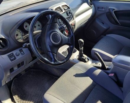 Сірий Тойота РАВ 4, об'ємом двигуна 2 л та пробігом 230 тис. км за 4100 $, фото 3 на Automoto.ua