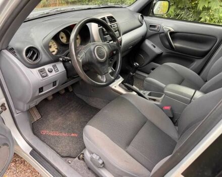 Серый Тойота РАВ 4, объемом двигателя 2 л и пробегом 147 тыс. км за 1700 $, фото 5 на Automoto.ua