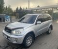 Сірий Тойота РАВ 4, об'ємом двигуна 2 л та пробігом 210 тис. км за 5850 $, фото 2 на Automoto.ua