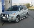 Серый Тойота РАВ 4, объемом двигателя 2 л и пробегом 230 тыс. км за 7000 $, фото 1 на Automoto.ua