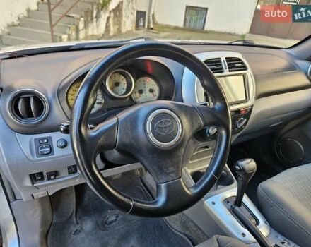 Серый Тойота РАВ 4, объемом двигателя 2 л и пробегом 420 тыс. км за 6500 $, фото 9 на Automoto.ua