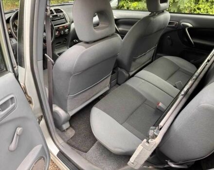 Серый Тойота РАВ 4, объемом двигателя 2 л и пробегом 147 тыс. км за 1700 $, фото 6 на Automoto.ua