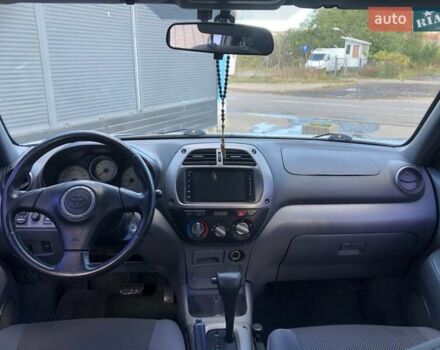 Серый Тойота РАВ 4, объемом двигателя 2 л и пробегом 211 тыс. км за 5500 $, фото 12 на Automoto.ua