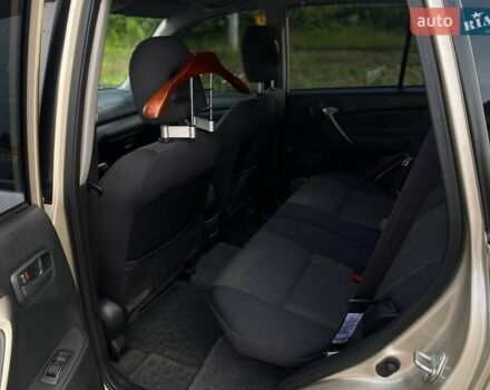 Сірий Тойота РАВ 4, об'ємом двигуна 2 л та пробігом 134 тис. км за 8190 $, фото 15 на Automoto.ua