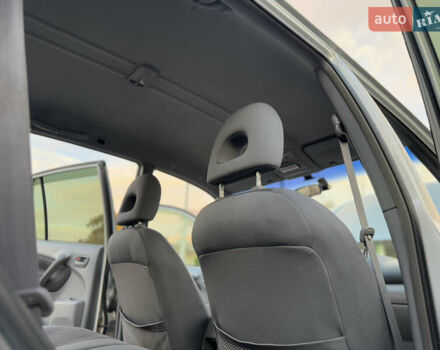 Серый Тойота РАВ 4, объемом двигателя 2 л и пробегом 180 тыс. км за 7000 $, фото 40 на Automoto.ua