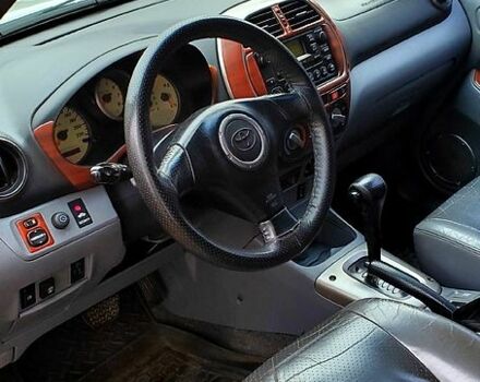 Серый Тойота РАВ 4, объемом двигателя 2 л и пробегом 230 тыс. км за 5850 $, фото 5 на Automoto.ua