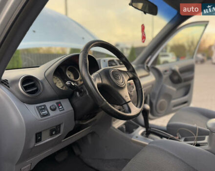 Серый Тойота РАВ 4, объемом двигателя 2 л и пробегом 180 тыс. км за 7000 $, фото 31 на Automoto.ua