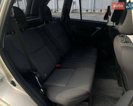 Сірий Тойота РАВ 4, об'ємом двигуна 2 л та пробігом 134 тис. км за 8190 $, фото 18 на Automoto.ua