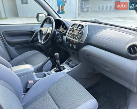 Сірий Тойота РАВ 4, об'ємом двигуна 2 л та пробігом 350 тис. км за 3400 $, фото 6 на Automoto.ua