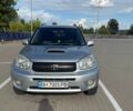 Серый Тойота РАВ 4, объемом двигателя 2 л и пробегом 216 тыс. км за 5000 $, фото 1 на Automoto.ua