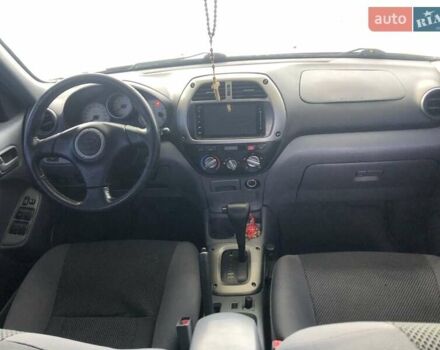 Серый Тойота РАВ 4, объемом двигателя 2 л и пробегом 211 тыс. км за 5500 $, фото 2 на Automoto.ua