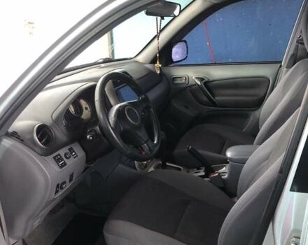 Серый Тойота РАВ 4, объемом двигателя 2 л и пробегом 211 тыс. км за 5500 $, фото 5 на Automoto.ua