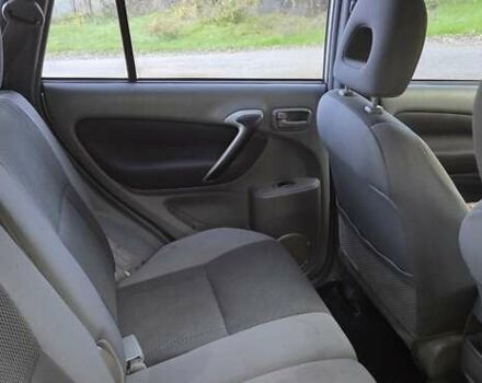 Сірий Тойота РАВ 4, об'ємом двигуна 2 л та пробігом 340 тис. км за 5555 $, фото 12 на Automoto.ua