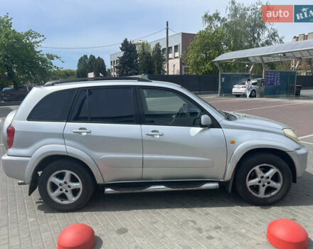 Серый Тойота РАВ 4, объемом двигателя 2 л и пробегом 377 тыс. км за 6500 $, фото 1 на Automoto.ua