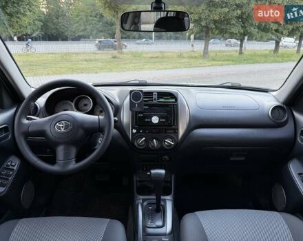 Серый Тойота РАВ 4, объемом двигателя 2 л и пробегом 225 тыс. км за 6950 $, фото 16 на Automoto.ua