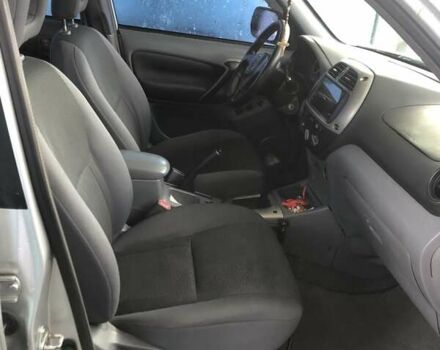 Серый Тойота РАВ 4, объемом двигателя 2 л и пробегом 211 тыс. км за 5500 $, фото 7 на Automoto.ua