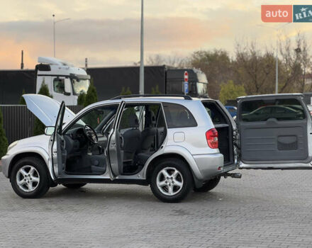 Серый Тойота РАВ 4, объемом двигателя 2 л и пробегом 180 тыс. км за 7000 $, фото 25 на Automoto.ua