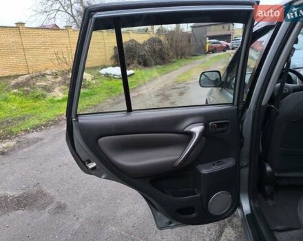 Серый Тойота РАВ 4, объемом двигателя 2 л и пробегом 130 тыс. км за 6800 $, фото 18 на Automoto.ua