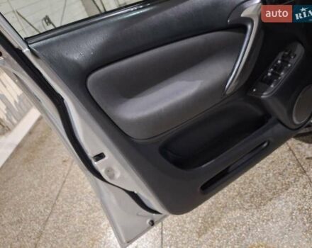Сірий Тойота РАВ 4, об'ємом двигуна 2 л та пробігом 188 тис. км за 5500 $, фото 46 на Automoto.ua