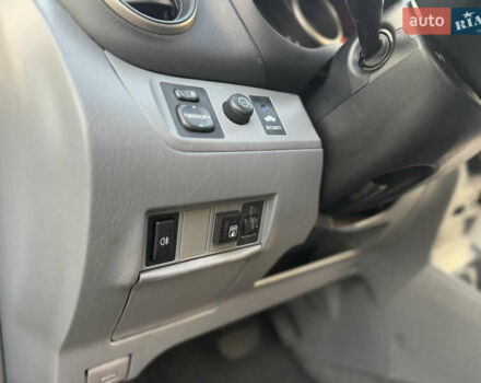 Серый Тойота РАВ 4, объемом двигателя 2 л и пробегом 180 тыс. км за 7000 $, фото 32 на Automoto.ua