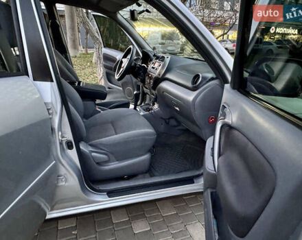 Сірий Тойота РАВ 4, об'ємом двигуна 2 л та пробігом 198 тис. км за 6999 $, фото 10 на Automoto.ua