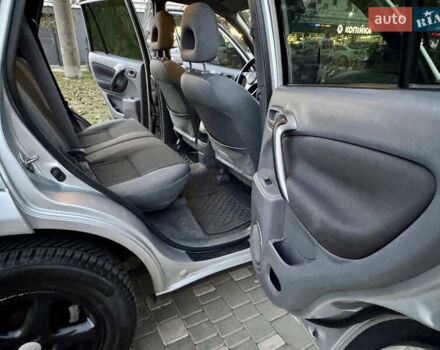 Сірий Тойота РАВ 4, об'ємом двигуна 2 л та пробігом 198 тис. км за 6999 $, фото 14 на Automoto.ua