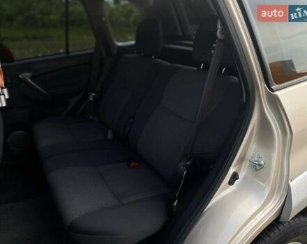 Сірий Тойота РАВ 4, об'ємом двигуна 2 л та пробігом 134 тис. км за 8190 $, фото 16 на Automoto.ua