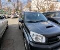 Серый Тойота РАВ 4, объемом двигателя 2 л и пробегом 300 тыс. км за 4100 $, фото 1 на Automoto.ua