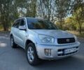 Серый Тойота РАВ 4, объемом двигателя 2 л и пробегом 240 тыс. км за 4600 $, фото 1 на Automoto.ua