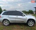 Серый Тойота РАВ 4, объемом двигателя 2 л и пробегом 230 тыс. км за 6000 $, фото 1 на Automoto.ua